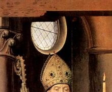 São Brás vestido com trajes de bispo, segurando um báculo e duas velas cruzadas, com uma mão estendida em sinal de bênção