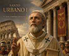 Imagem artística de Santo Urbano I vestido com trajes papais antigos, segurando um pergaminho e erguendo a mão em bênção diante de monumentos da Roma Antiga, incluindo o Coliseu e colunas romanas. Ao fundo, soldados e cidadãos romanos observam a cena, simbolizando a fé cristã sob o Império Romano. A composição possui tons dourados, iluminação dramática e estilo realista inspirado em pinturas sacras históricas