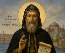 Ilustração religiosa de São Germano de Constantinopla em estilo de ícone bizantino, mostrando o santo idoso com barba grisalha e vestes escuras ornamentadas com detalhes dourados e cruzes. Ele segura um pergaminho com mensagem de paz cristã enquanto ergue a mão em gesto de bênção. Ao fundo aparece a cidade de Constantinopla com cúpulas e construções históricas às margens do mar, sob um céu suave e iluminado, com halo dourado ao redor da cabeça do santo